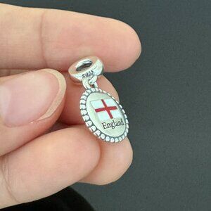 Pandora England   Exclusive Charm